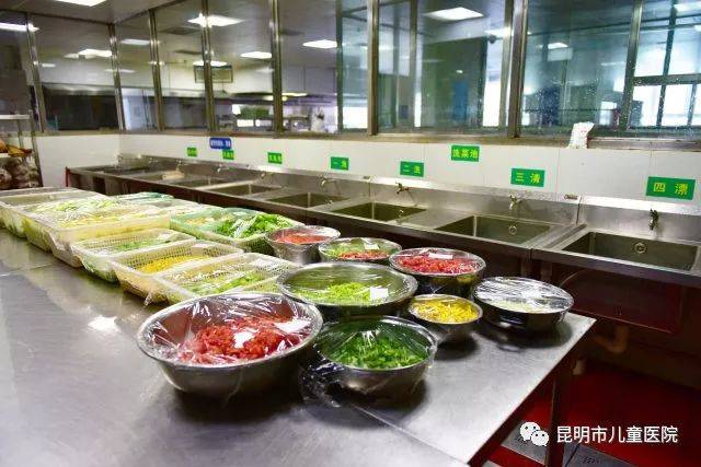 昆明最板扎的食堂原来是在这里.探秘昆明市儿童医院食堂后厨