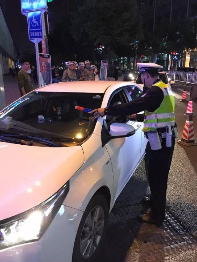 交警查车,广州这11个路段特别严!花都也有一条路严查