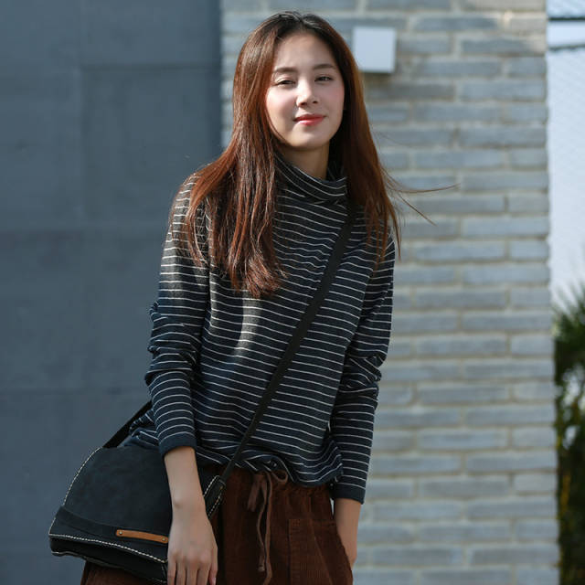 去广东的高铁上,深深被这个女人的穿搭给迷住了!简约大气超文艺