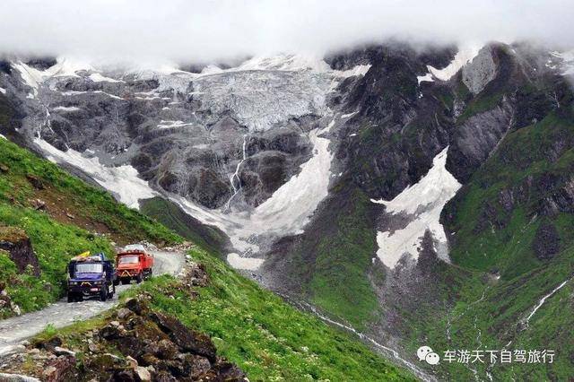 墨脱公路位于西藏波密县和墨脱县两县境内,是指西藏波密县扎木镇至