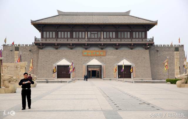 还有汝南,三国时是豫州下辖的一个郡,四世三公的二袁兄弟籍贯就是这里