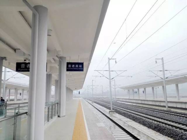 云南丘北高铁站图片
