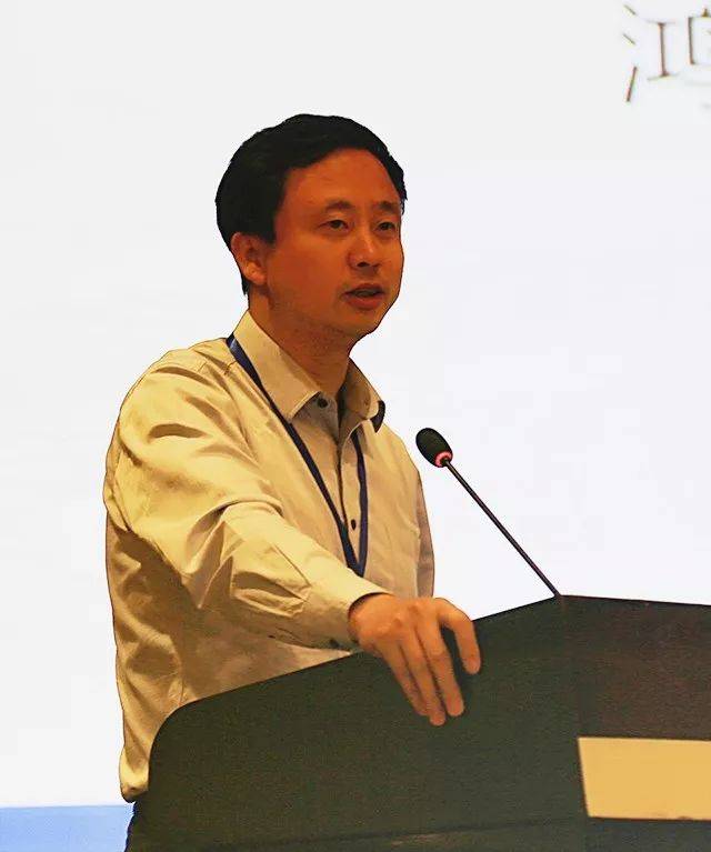 会议通过了议案,推选重庆市设计院 徐千里院长为信息化建设委员会主任