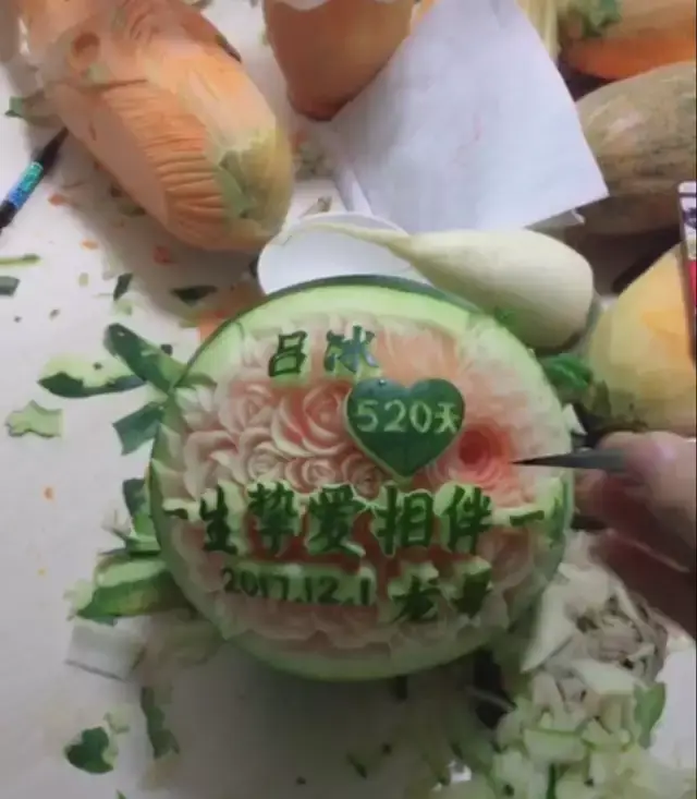 舌尖上的雕刻,太牛啦,你见过这个样子的水果吗?