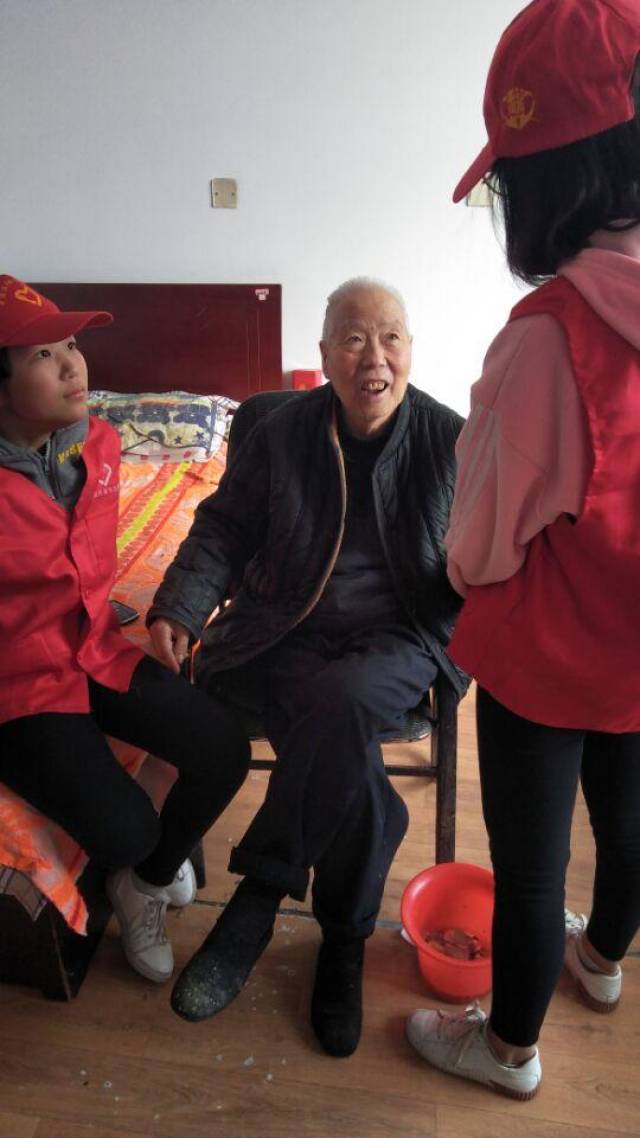 河南农业职业学院洛阳分院志愿社团探望养老院