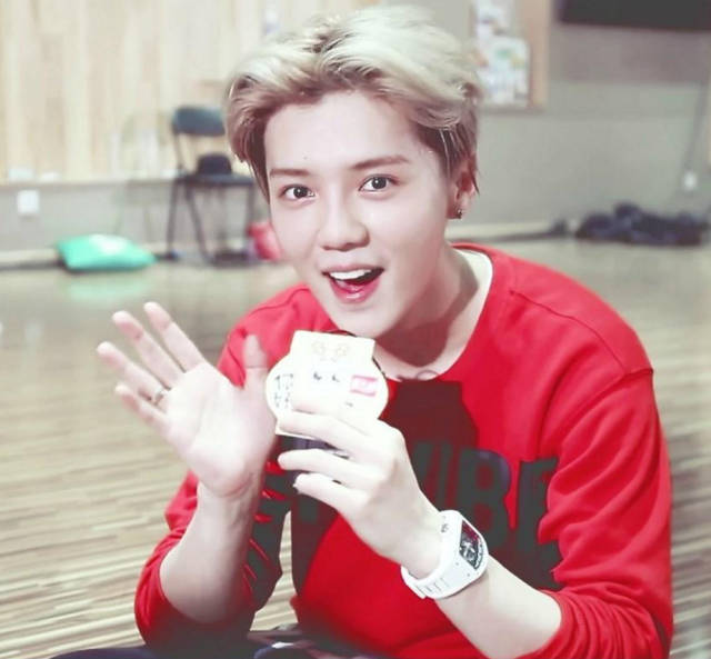 鹿晗年收入2亿,中科院院士袁隆平教授收入又是