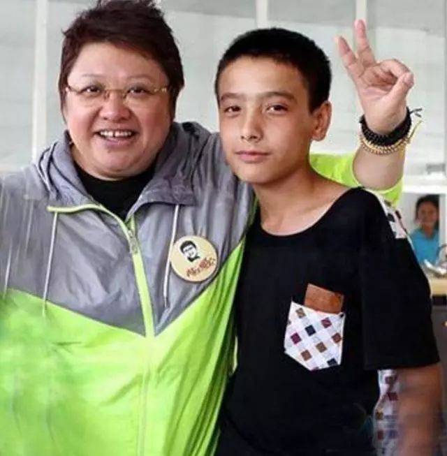 小鲜肉儿子超帅,母子关系好到不行!