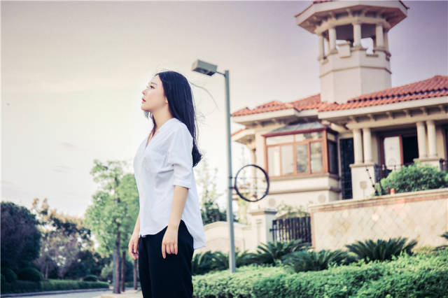 江西女孩梓冰最新伤感情歌《荒城》和大家动情