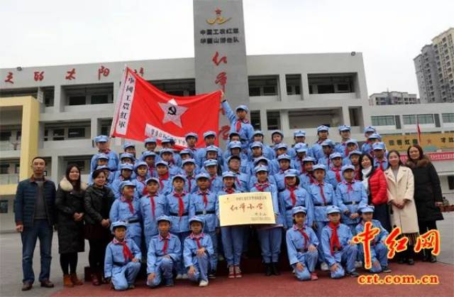 红色小学里的记忆之旅