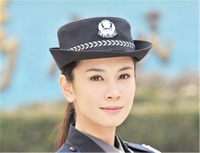 王笛在里面饰演了一名女警花何雨桐,因为这部戏她还被邀请上了春晚,着