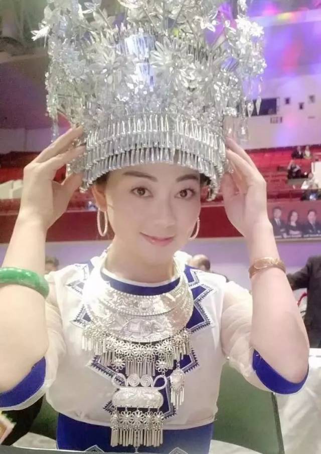 邹兴兰在美国参加苗年演出现场|三苗视频