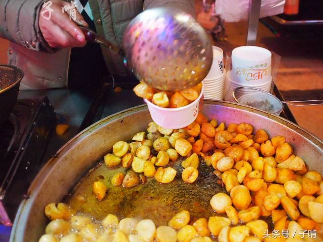 炸土豆6元一份,老板顾不上收银都是扫码,被骗多次加上语音播报