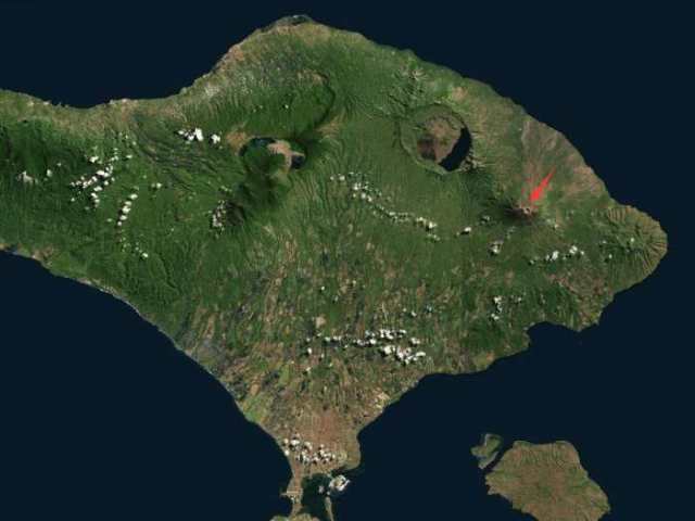 阿贡火山位于印尼巴厘岛东部,是巴厘岛的最高峰,海拔3142米,被当地最