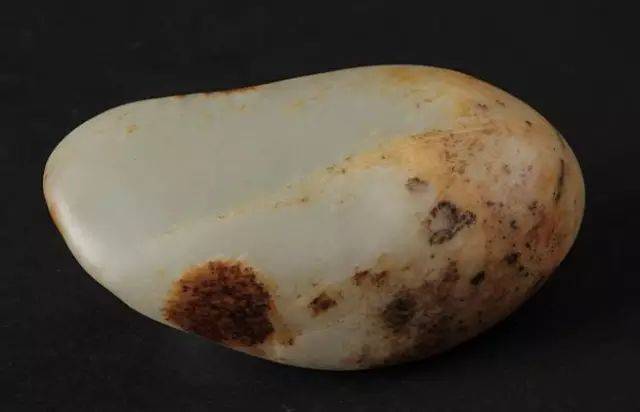 新疆 和田玉 原石 沁色自然 新疆 和田玉 原石 沁色自然