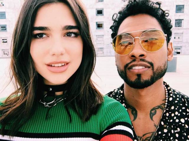 这位年仅22岁的英伦创作歌手先是在年初和百大dj第一的martin garrix