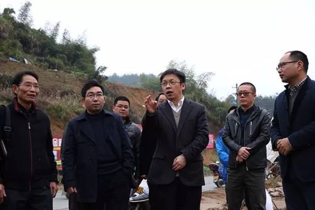 12月2日,县委书记毛建国深入妙高街道龙潭村和东红村,调研指导集体