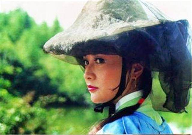 27岁演《风雨丽人》成名,销声匿迹20年,把19岁女儿养成学霸