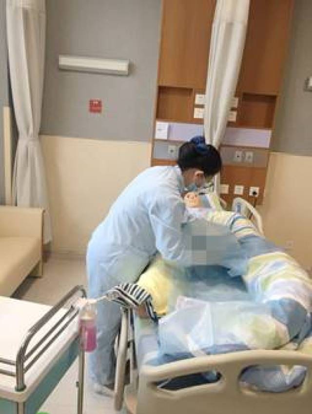 慈林61护理女性患者导尿术的操作方法及注意事项