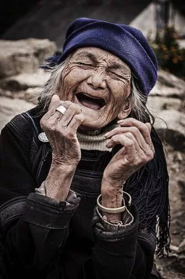 【教子】60岁老太太生下双胞胎,竟是为了这个……全场都哭了!