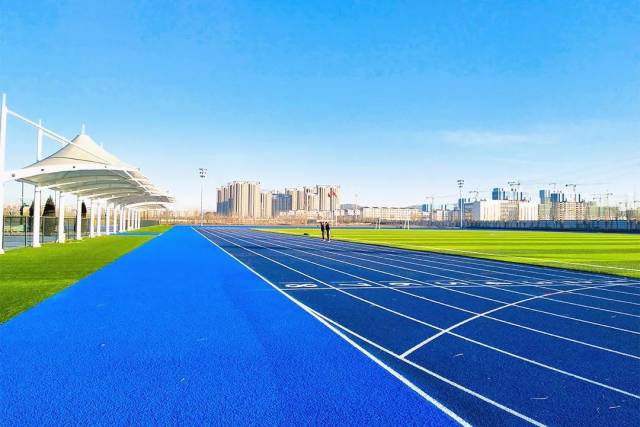 北区操场正式开放!我甚至怀疑我到了夏威夷