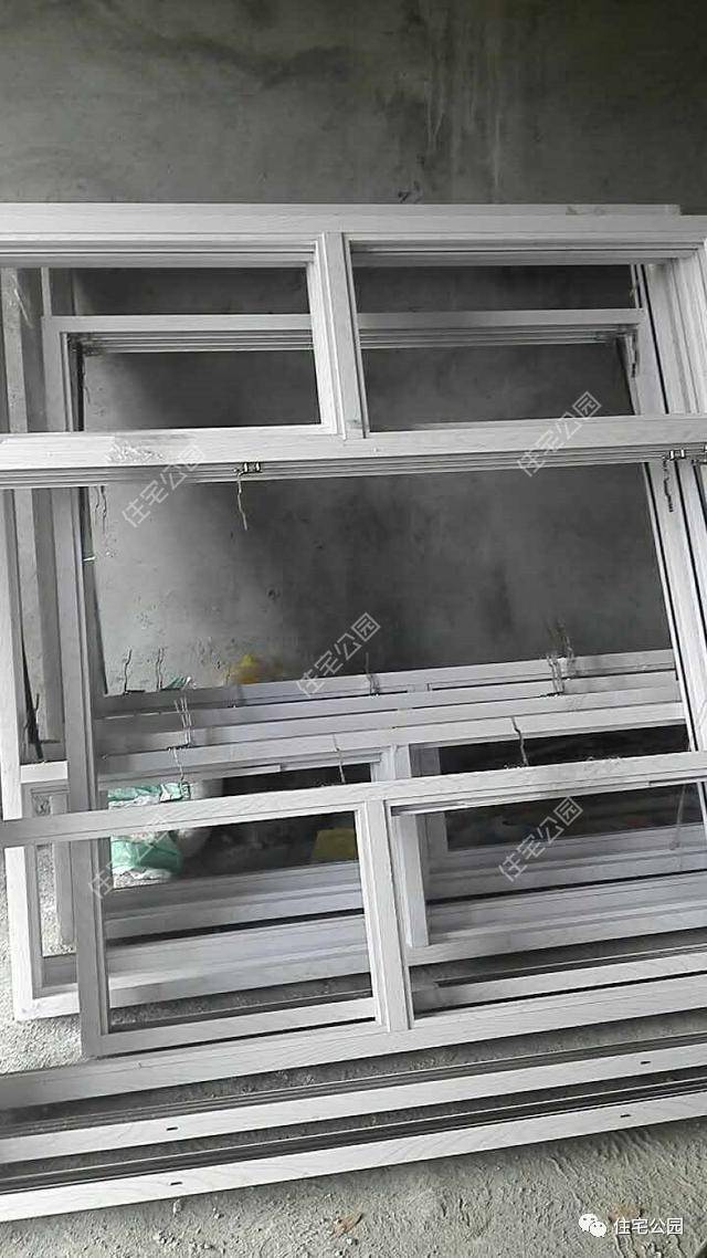 打算30万回农村盖别墅,钢筋涨价4700一吨!房建