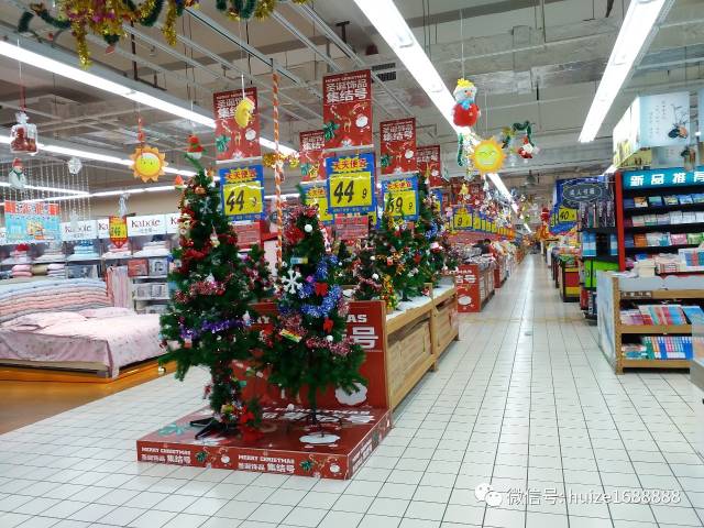 大润发超级吸引人气的圣诞节冬季氛围营造(美图多多)
