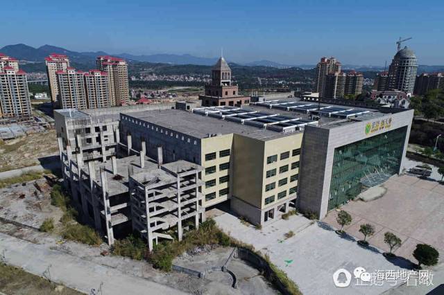 宏益国际城现状:工地如电梯坟场,高级写字楼"白宫顶"破了洞!