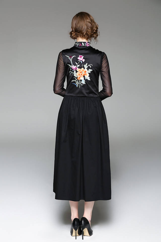 旗袍世界 2017年新款民族风蝶恋花刺绣修身长款百褶连衣裙无袖立领