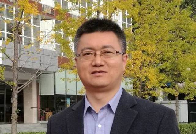 董红军 北京市海淀区教师进修学校附属实验学校校长 分论坛主题 基于"