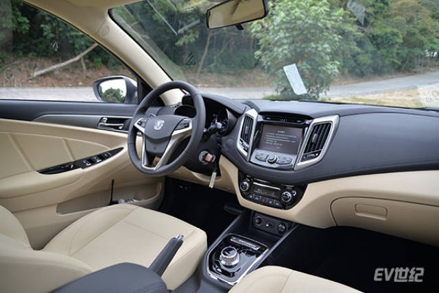 新占号利器 试驾众泰云100plus纯电动汽车