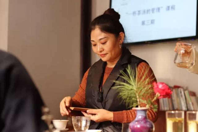 茶人冷雪:一杯茶的管理,不是如何泡好茶而是考验茶人的心境!