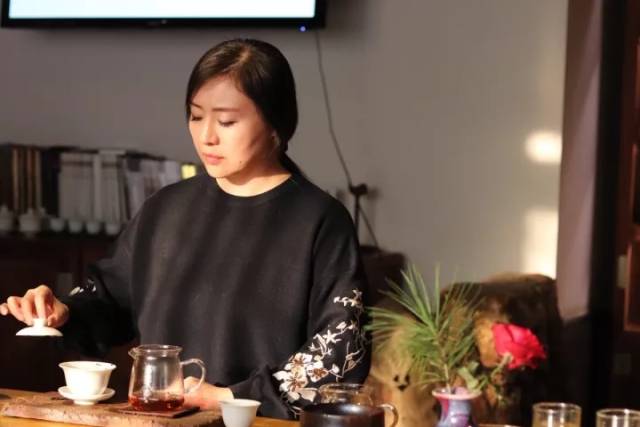 茶人冷雪:一杯茶的管理,不是如何泡好茶而是考验茶人的心境!