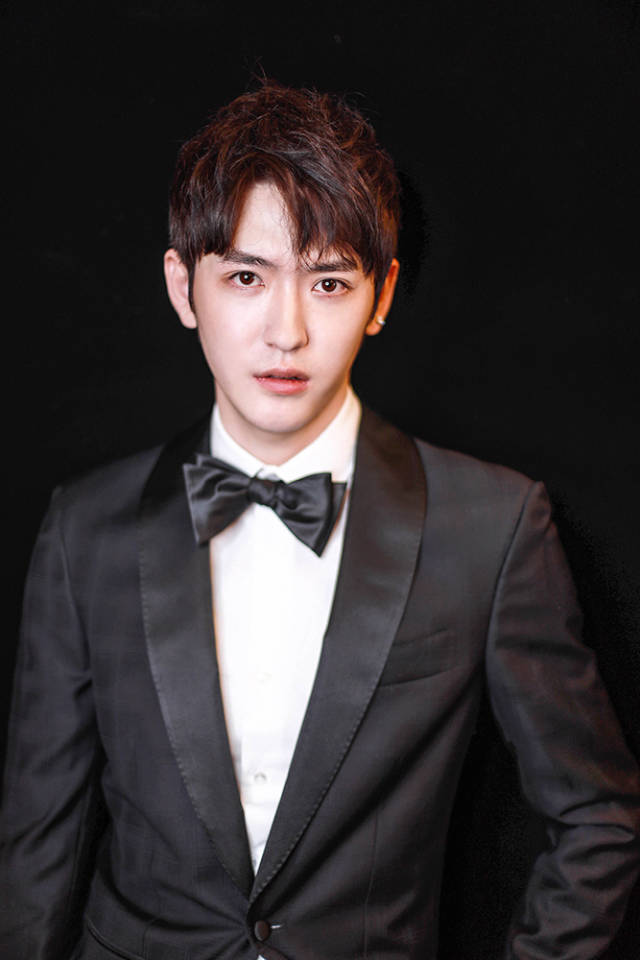 99后李东阳英俊潇洒 助阵风度周年明星派对