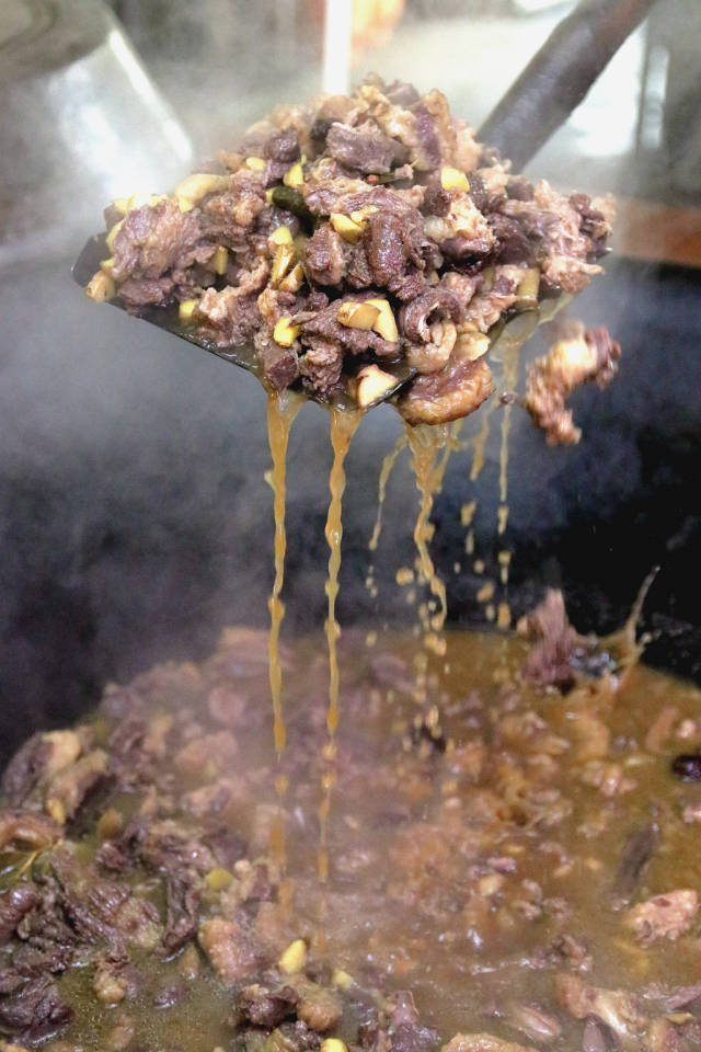 10年炊牛经验:诞生东莞最"野"牛肉锅!