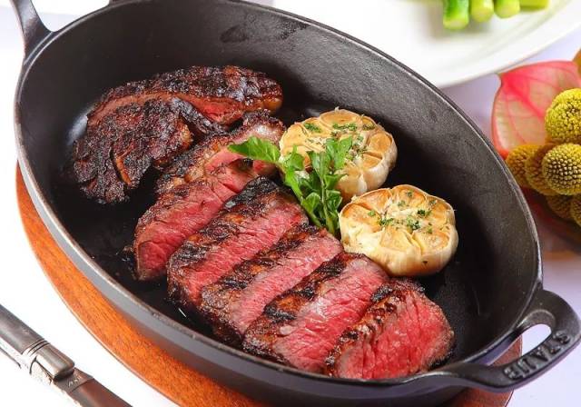 三分熟牛排好血腥?其实牛排的血水不是血!