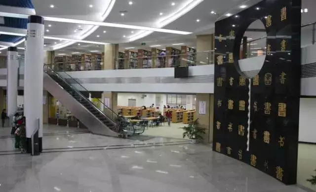 而乐山师范学院的图书馆就叫沫若图书馆