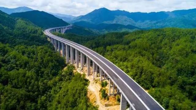 近日,广东省交通集团发布消息称,广东仁(化)至新(丰)高速公路一期工程