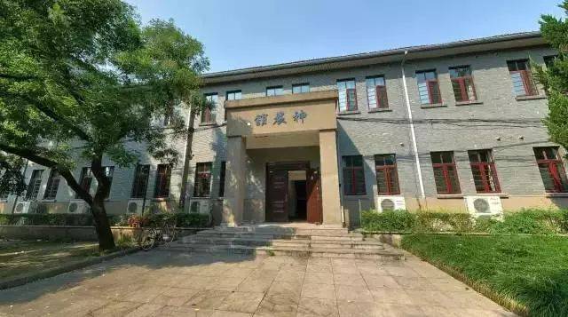浙江大学华家池校区在抗日战争以前是国立浙江大学农学院老校址,在