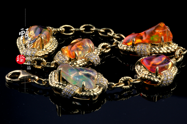 水底的云影和恰当好的湖光山色「甄彩珠宝高定系列:火欧泊手链」