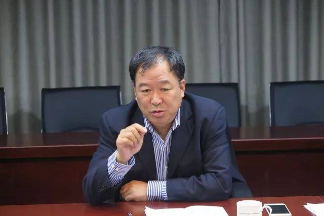 青岛市教育局副局长王洪琪一行到青岛十九中指导调研