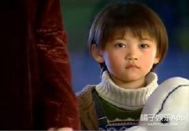 《海豚湾恋人》里小时候的小瓶盖也是她哦,那个脸圆圆,哭戏超级棒呢.