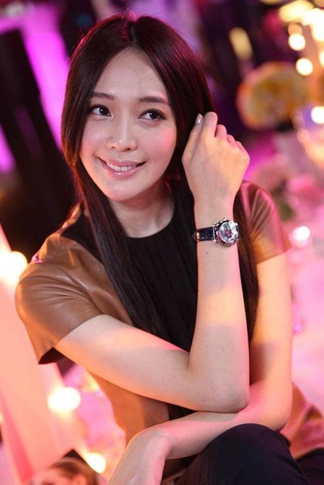 "小林志玲"王心恬晒火辣照片 配文却云山雾绕 回应后获网友大赞