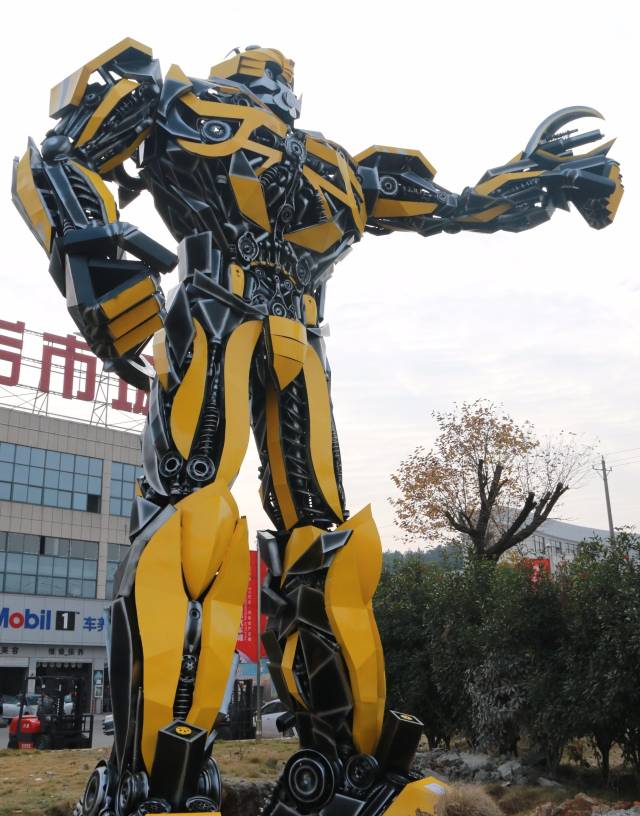 武汉)国际汽车城大气出手,在蔡甸区车管分所即将开放之际,邀"大黄蜂"