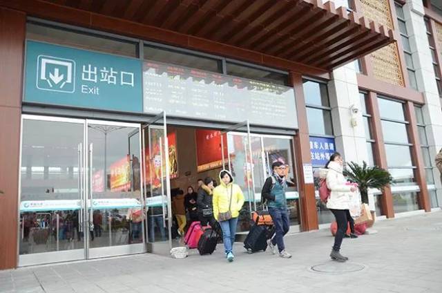 潮汕站将实行一边站口封闭,一边站口开放满足厦深高铁运营需要,潮汕站