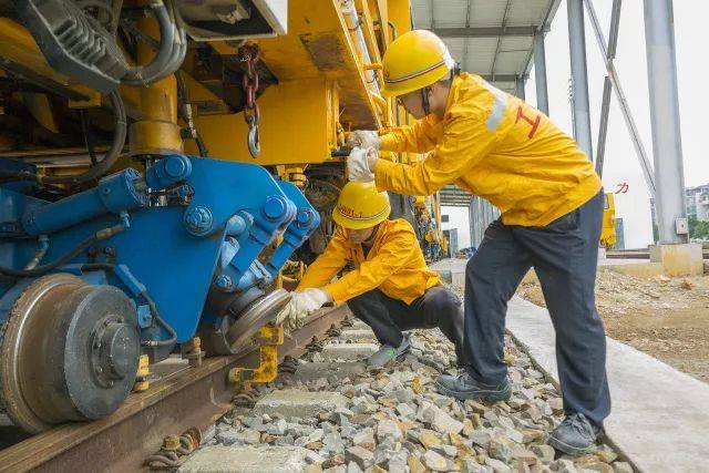 【站段資訊】柳州工務機械段機械化維修二車間