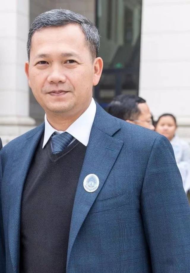 中国西促会理事长程璐,中国诺信集团董事长杨玉斌等组成的国内代表团