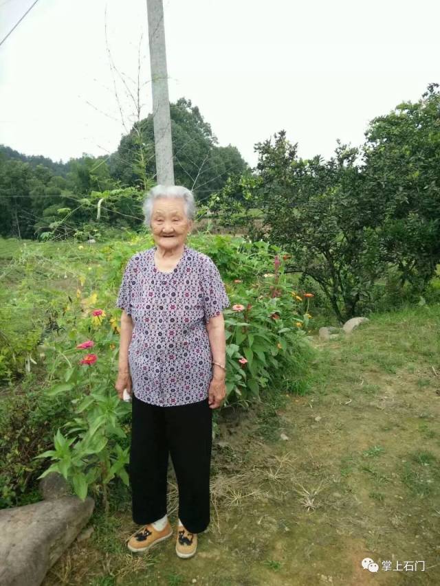 104岁张奶奶:姗姗微步上瑶台 · 笑看惊鸿艳影来