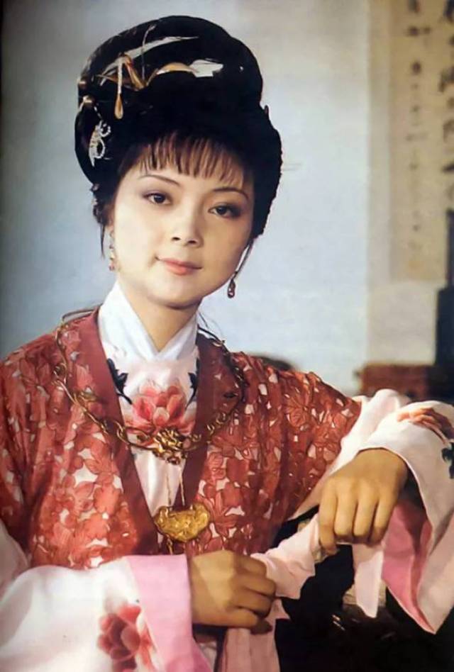 宝玉&宝钗:没有办法爱你,但终不能回避