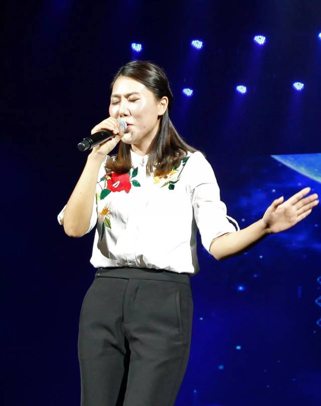 《星光大道》冠军嘉宾演唱会震撼上演!