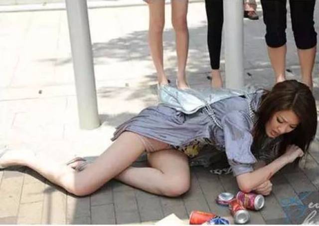 tvb索腿天后!湿身辣妈变黑面神,主动献身甘愿当小三!